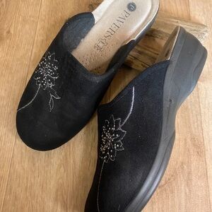 Black Embroidered Women's Clogs
